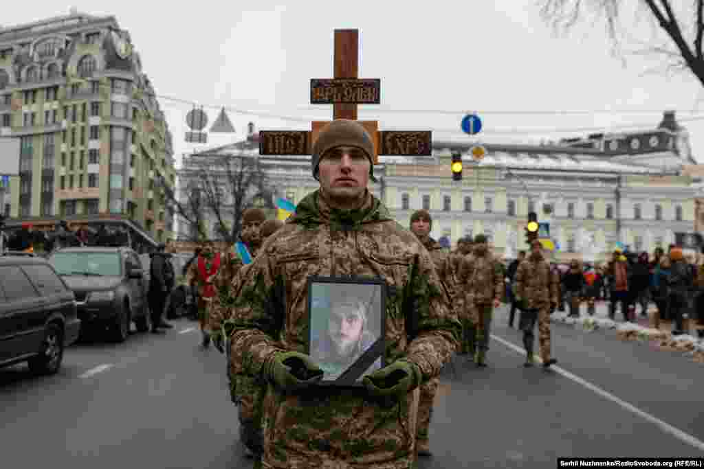 Після повномасштабного вторгнення у лютому 2022-го повернувся до лав ЗСУ. Продовжував писати вірші та прозу