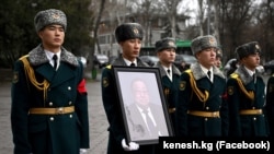 Бекболотовду акыркы сапарга узатуу зыйнаты.