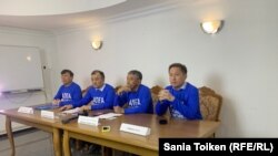 Представители незарегистрированной оппозиционной партии «Алга, Казахстан!» на пресс-конференции. Астана, 27 марта 2023 года