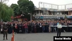 بر اساس تصاویر منتشر شده،کودکان نیز در صحنه اعدام در ملاءعام در مراغه حضور داشتند