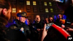 Չեխիայի ոստիկանապետ Մարտին Վոնդրաշեկը և ներքին գործերի նախարար Վիտ Ռակուշանը, Պրահա, 21-ը դեկտեմբերի, 2023թ.