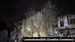 Раніше місцева влада повідомила, що внаслідок атаки дронів у Одесі були зафіксовані пошкодження приватних будинків, семеро людей постраждали