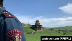 Ոսկեպարի եկեղեցին, ուր ականազերծման պատճառով ապրիլի 22-ին լարված իրավիճակ էր՝ արգելվում էր տարածքին մոտենալ։