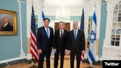 زاخی هانگبی، آنتونی بلینکن، وزیر امور خارجه آمریکا و ران درمر (عکس از توییتر آنتونی بلینکن)