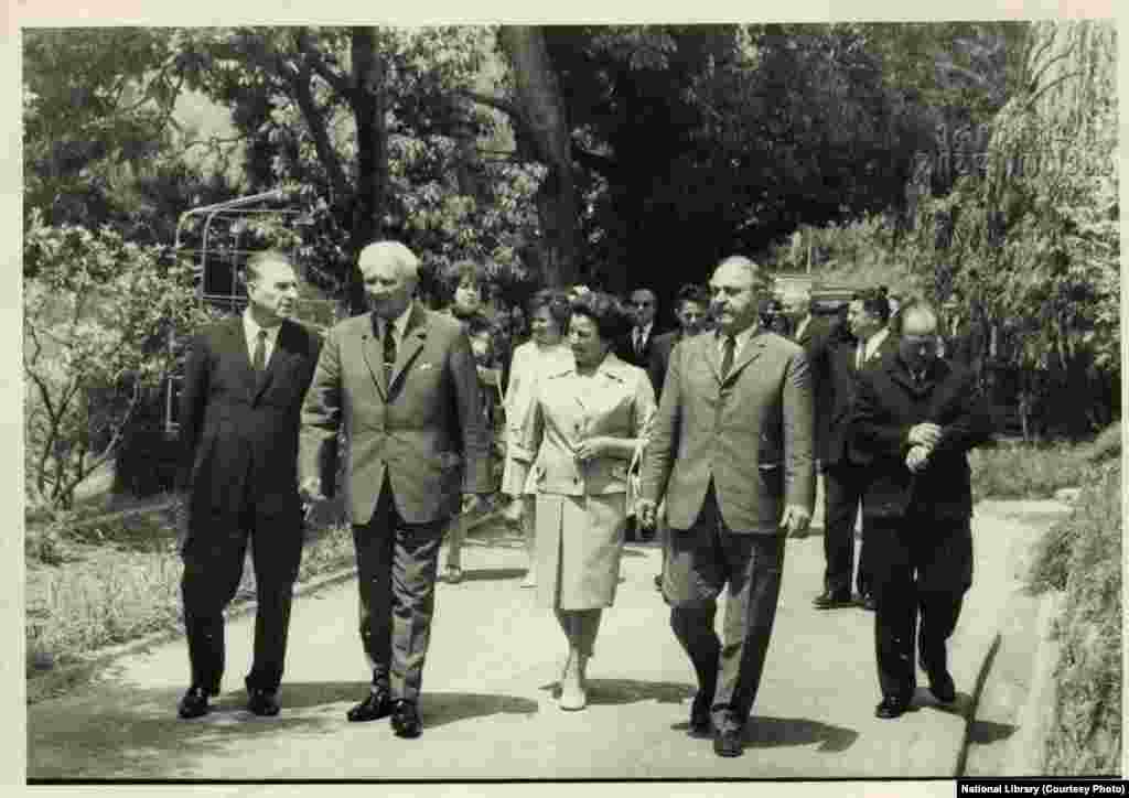 1972-й год, Пицунда. Президента Чехословакии Людвика Свободу вместе с супругой принимает первый секретарь ЦК КП Грузии Васил Мжаванадзе. &nbsp;