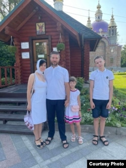 Олександр Іванченко з дружиною й дітьми до війни