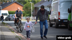 Rinat Paralamov ve qızı. Bremen, 2023 senesi