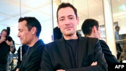 ژان باپتیست آندره‌آ علوم سیاسی خوانده و سال‌ها در سینما فعال بوده است؛ رستوران محل اعلام برنده گنکور، سه‌شنبه ۱۶ آبان