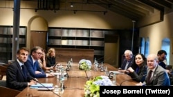Жозеп Борел се срещна с президентката на Косово Вьоса Османи, президентите на Сърбия Александър Вучич и на Франция Еманюел Макрон и канцлера на Германия Олаф Шолц, за да обсъдят напрежението в Северно Косово, 1 юни 2023 г., Молдова.