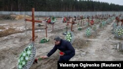 Поховання цивільних загиблих після звільнення Бучі, архівне фото