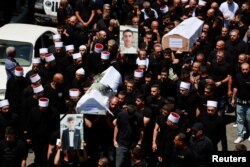 تصویری از مراسم تشییع کودکان جان‌باخته در حمله راکتی منتسب به حزب‌الله در روستای مجدل شمس