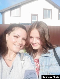 Катерина Шишкіна з мамою. Фото з особистого архіву родини
