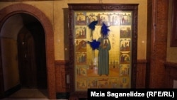 Икону святой Матроны Московской с изображением Иосифа Сталина в тбилисском Соборе Святой Троицы (Самеба) облили краской