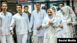 وزارت اطلاعات به دفتر ریاست جمهوری توصیه کرده با «وضع قوانین سختگیرانه» تمایل کادر درمان به خروج از کشور را «تعدیل» کند