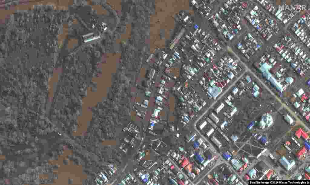 Floodwaters along with the Samara River have inundated the town of Sorochinsk, which is about 150 kilometers northwest of the city of Orenburg. &nbsp; &nbsp; 