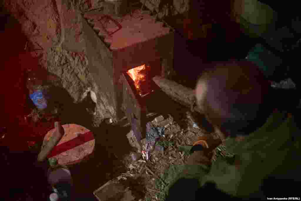 У бліндажі екіпажу САУ 2С1 &laquo;Гвоздика&raquo; морської піхоти ВМС ЗСУ. Херсонська область. Березень 2024 року