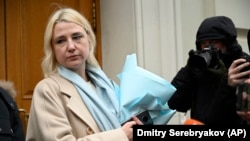 Yekaterina Duntsova speaks to journalists outside the Supreme Court in Moscow on December 27.