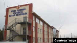 “Сапаттын” Кызыл-Кыя шаарындагы Исхак Раззаков атындагы лицейи.