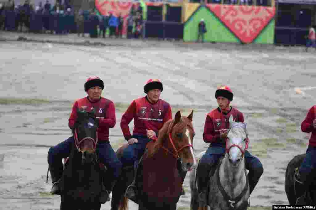 На месте строительства нового ипподрома проходит финал турнира по кок-бору &quot;Нооруз-2024&quot;.&nbsp; Турнир начался 14 марта, в нем приняли участие 40 команд.