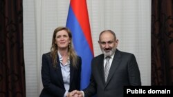 ԱՄՆ Միջազգային զարգացման գործակալության ղեկավար Սամանթա Փաուերը և Հայաստանի վարչապետ Նիկոլ Փաշինյանը, 5-ը ապրիլի, 2024թ., Բելգիա