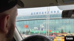 У Росавіації повідомили, що вночі всі чотири московські аеропорти й аеропорти в інших містах Росії призупиняли польоти