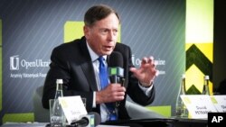 Ексдиректор ЦРУ, генерал армії США у відставці Девід Петреус під час дискусії на Київському безпековому форумі, заснованому Благодійним фондом Арсенія Яценюка Open Ukraine. Київ, 5 вересня 2023 року