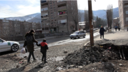 Վանաձորում շինարարական խոշոր ծրագրերը թղթի վրա են մնացել, նորոգվող ճանապարհները՝ կիսատ 