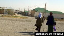 Häkimlik wekilleri raýatlara jaýlarynyň haçan ýykylyp başlanjakdygy barada anyk maglumat bermeýärler. (Illýustrasiýa suraty)