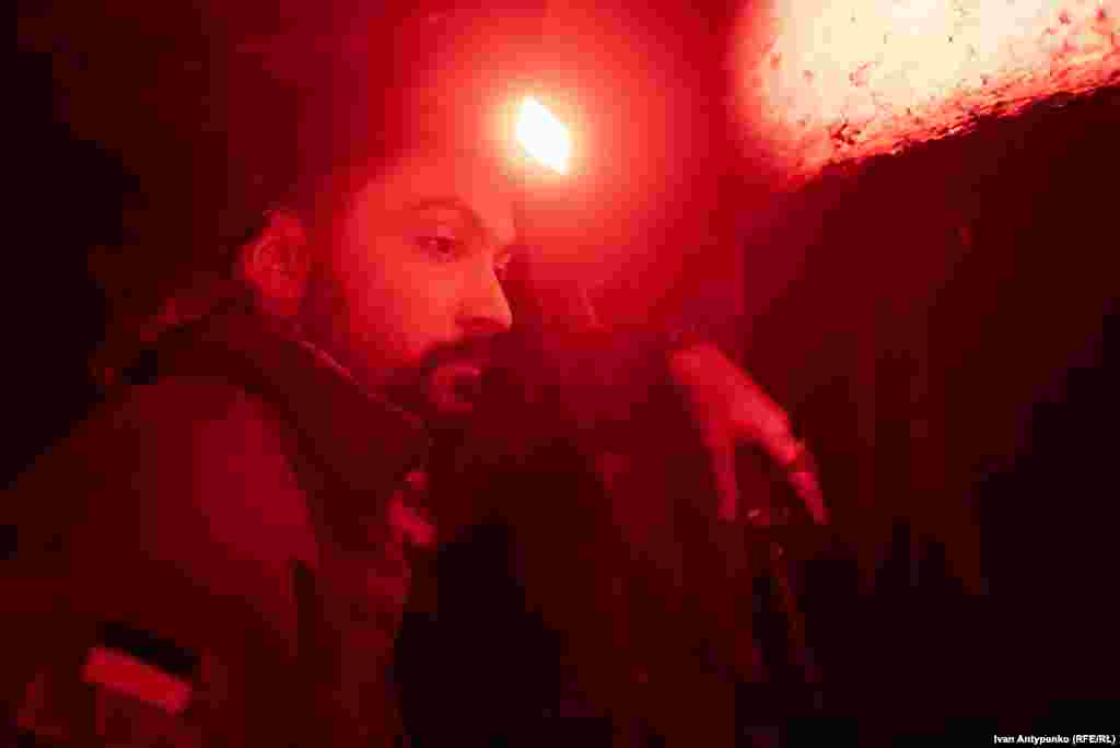 Під час бойової роботи морські піхотинці використовують мінімум освітлювальних приладів. Переважно &ndash; налобні ліхтарі з червоним кольором світла