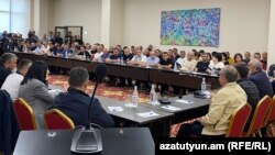 Բագրատ սրբազանը հանդիպում է արցախցիների հետ, Երևան, 21-ը մայիսի, 2024թ.