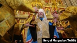 Новопризначений голова Кримської митрополії РПЦ, митрополит Сімферопольський і Кримський Тихін під час молебню в Олександро-Невському кафедральному соборі Сімферополя, 21 жовтня 2023 року