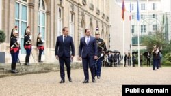 Министр вооруженных сил Франции Себастьян Лекорню (слева) принимает министра обороны Армении Сурена Папикяна, Париж, 23 октября 2023 г.