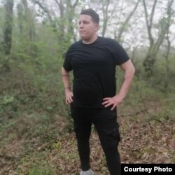 علی‌نقی رحمتی، پیش از قطع پایش