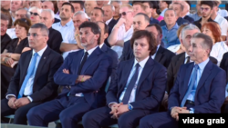 ვინ არიან მაღალჩინოსნები, რომელთაც დიპლომატიური პასპორტები აქვთ?