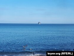 Російський корабель залишає порт Феодосії, 26 грудня 2023 року