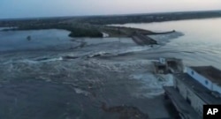 Момент руйнування контрольованої російською армією греблі Каховського водосховища. 6 червня 2023 року