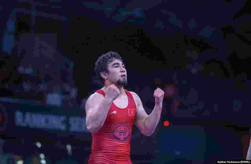 Бишкекте өткөн рейтингдик мелдештин акыркы күнү Кыргызстан үчүн медалга бай болду. Бул күнү беш кыргыз балбаны финалга чыкты. Алардын катарында Тайырбек Жумашбек уулу да (сүрөттө) бар.