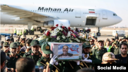 تصویری از ورود تابوت محمدرضا زاهدی به اصفهان