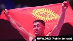 Акжол Махмудов күрөш боюнча Азия чемпионатында. 9-апрель, 2023-жыл. Астана, Казакстан.