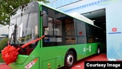 В рамках визита Садыра Жапарова в Китай на заводе по производству автобусов состоялся выпуск и презентация первого автобуса из новой партии для Кыргызстана.
