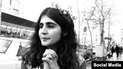 دادگاه سپیده قلیان قرار بود به شکایت آمنه‌سادات ذبیح‌پور از او رسیدگی کند، اما به‌دلیل آن‌که خانم قلیان «نپذیرفت» با حجاب اجباری در جلسه محاکمه حاضر شود، لغو شد