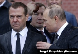 Президент Росії Володимир Путін (праворуч) і тогочасний прем’єр Росії Дмитро Медведєв. Москва, 22 червня 2017 року