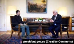 Президент України Володимир Зеленський і президент Німеччини Франк-Вальтер Штайнмаєр (праворуч). Берлін, 16 лютого 2024 року