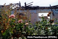 Будівля в центрі села