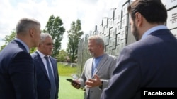 Ուկրաինա - Հայաստանի դեսպան Վլադիմիր Կարապետյանը և Նոր Նորք վարչական շրջանի ղեկավար Տիգրան Տեր-Մարգարյանը Բուչայում, 31-ը մայիսի, 2024թ.