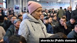 Семьи горняков шахты имени Костенко на встрече с президентом Казахстана. 28 октября 2023 года