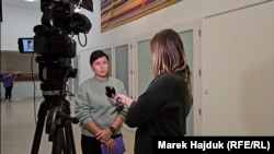 За словами Катерини Єсипенко, листуватися з чоловіком немає можливості, а зідзвонюються вони раз на місяць. 