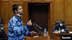 تصویری از محاکمه محمد قبادلو