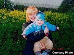 Рінат Тішанін з мамою. Фото з особистого архіву родини