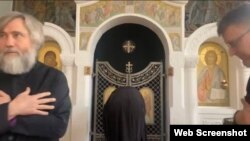 Вадим Новинський під час служіння в храмі РПЦ в Цюриху